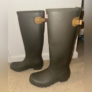 Hunter Boots Sz 8 ORIGINAL WOMENS TALL Charcoal Boots With Khaki Hook In Back